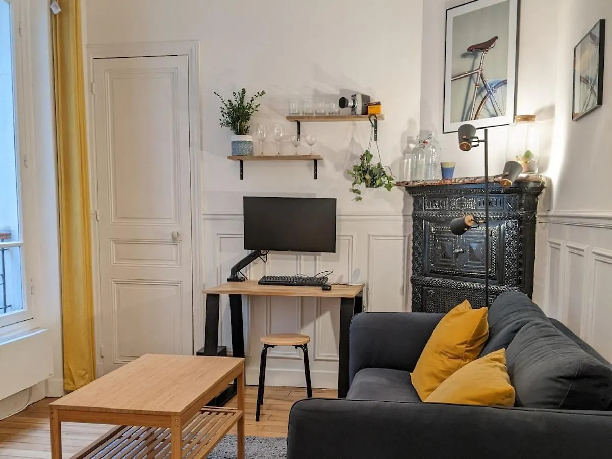 Apartment 2 Steps From Montmartre location